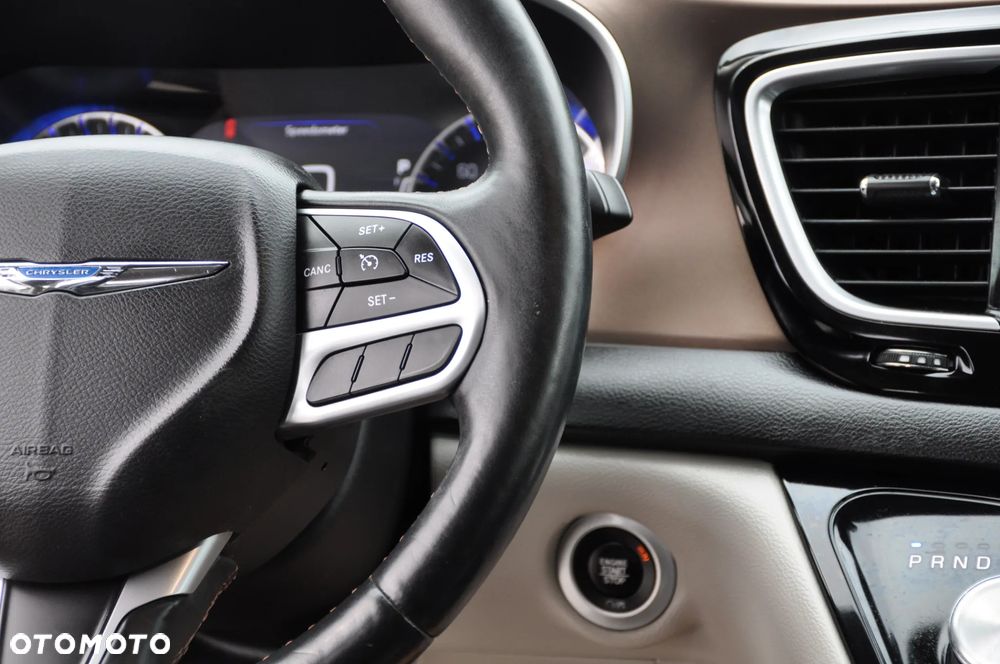 Chrysler Pacifica - 30