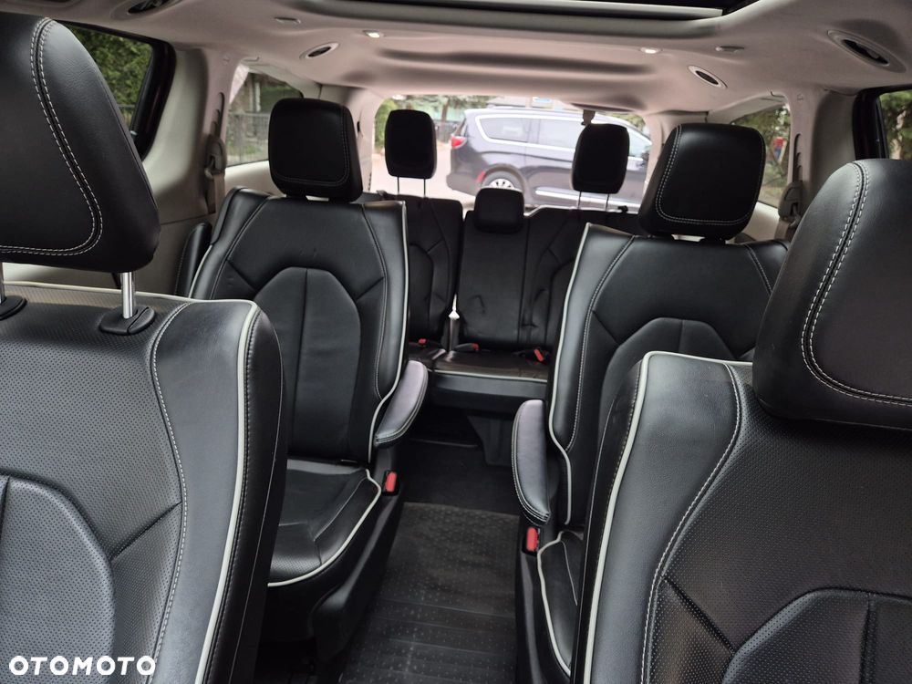 Chrysler Pacifica - 17