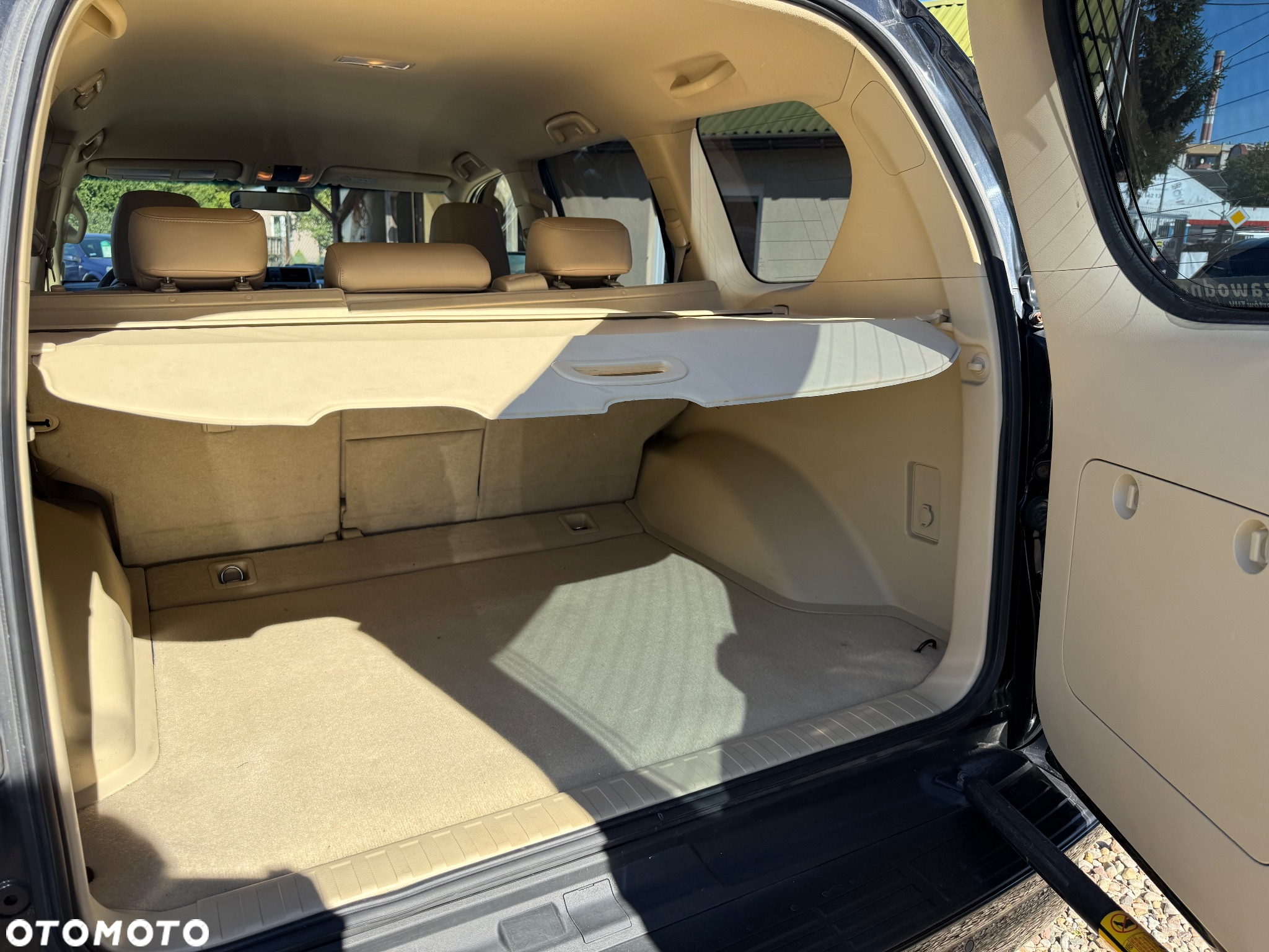 Toyota Land Cruiser - 20