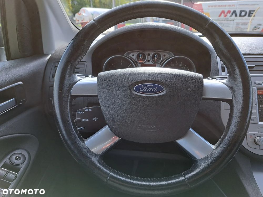 Ford Kuga - 24