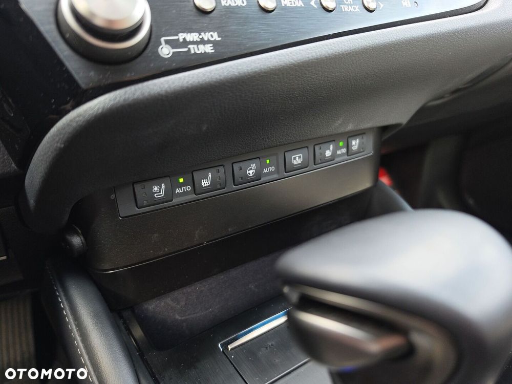 Lexus ES 300h Prestige - 23