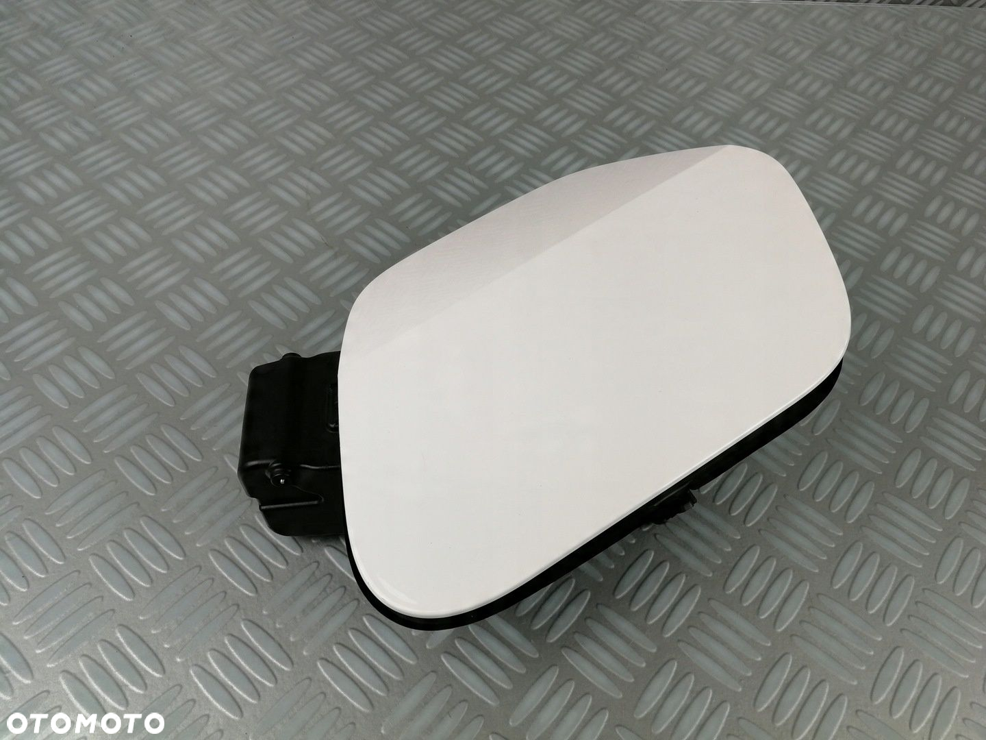 39167574 EWP klapka wlewu paliwa pokrywka korek OPEL CORSA F VI 6 2019- - 2