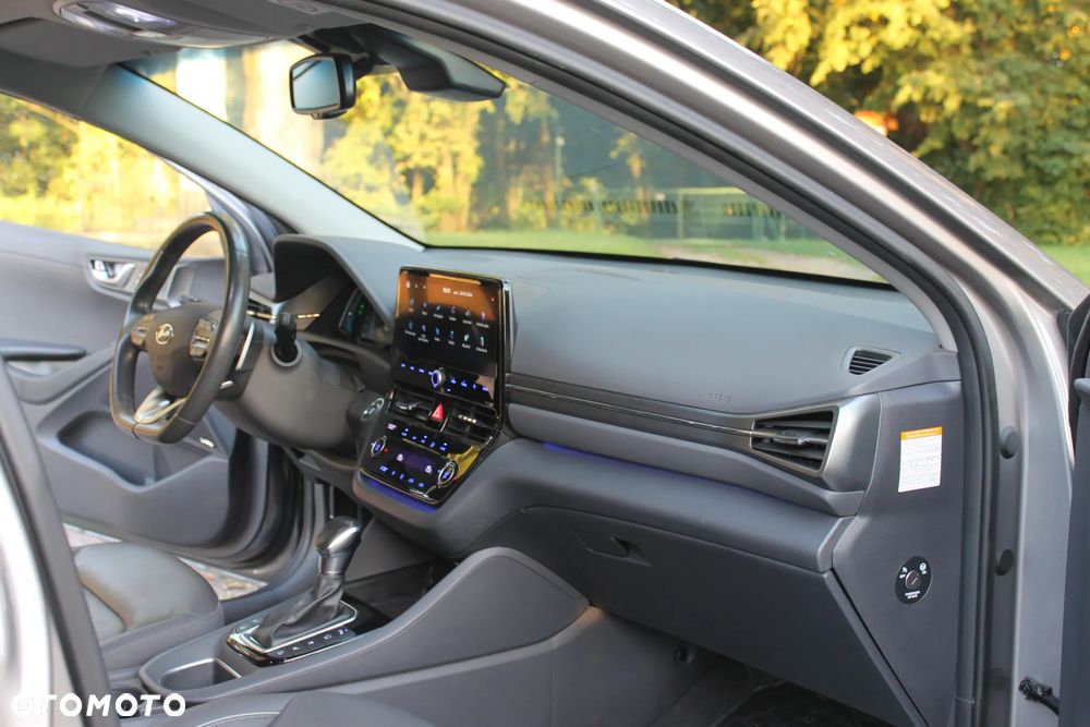Hyundai IONIQ - 21