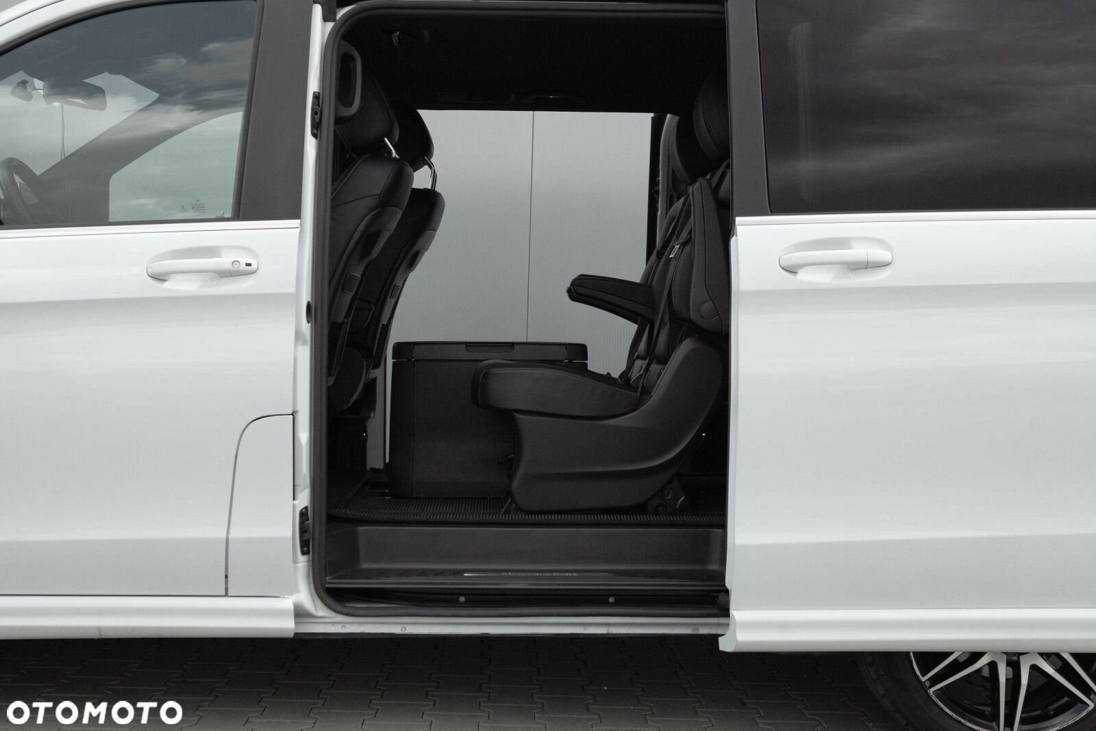 Mercedes-Benz Klasa V 300 d 4-Matic Avantgarde 9G-Tronic (d³ugi) - 15