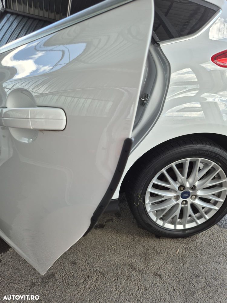 Ford Focus - 37