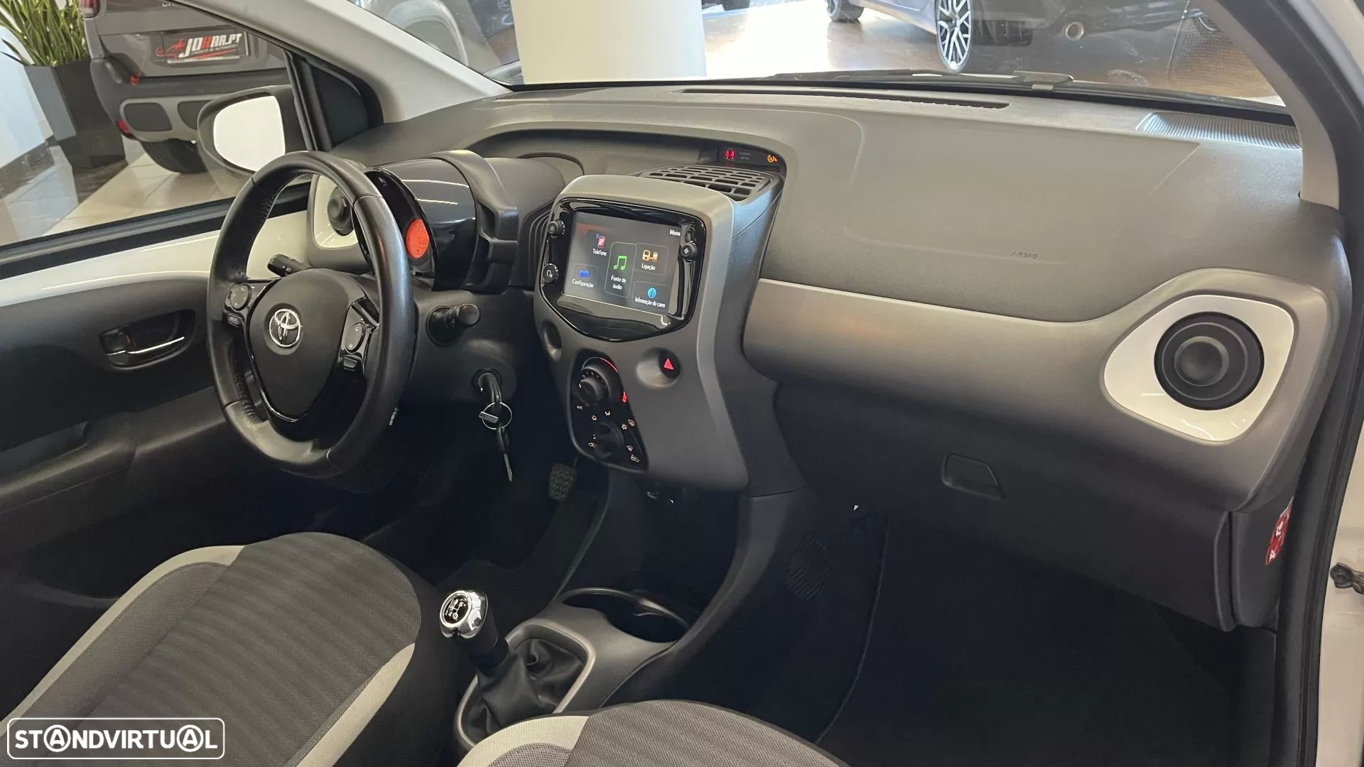 Toyota Aygo X Black&White - 20