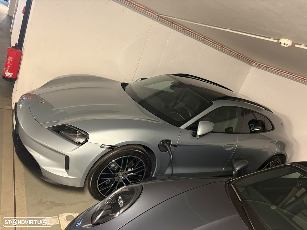 Porsche Taycan Sport Turismo - 3