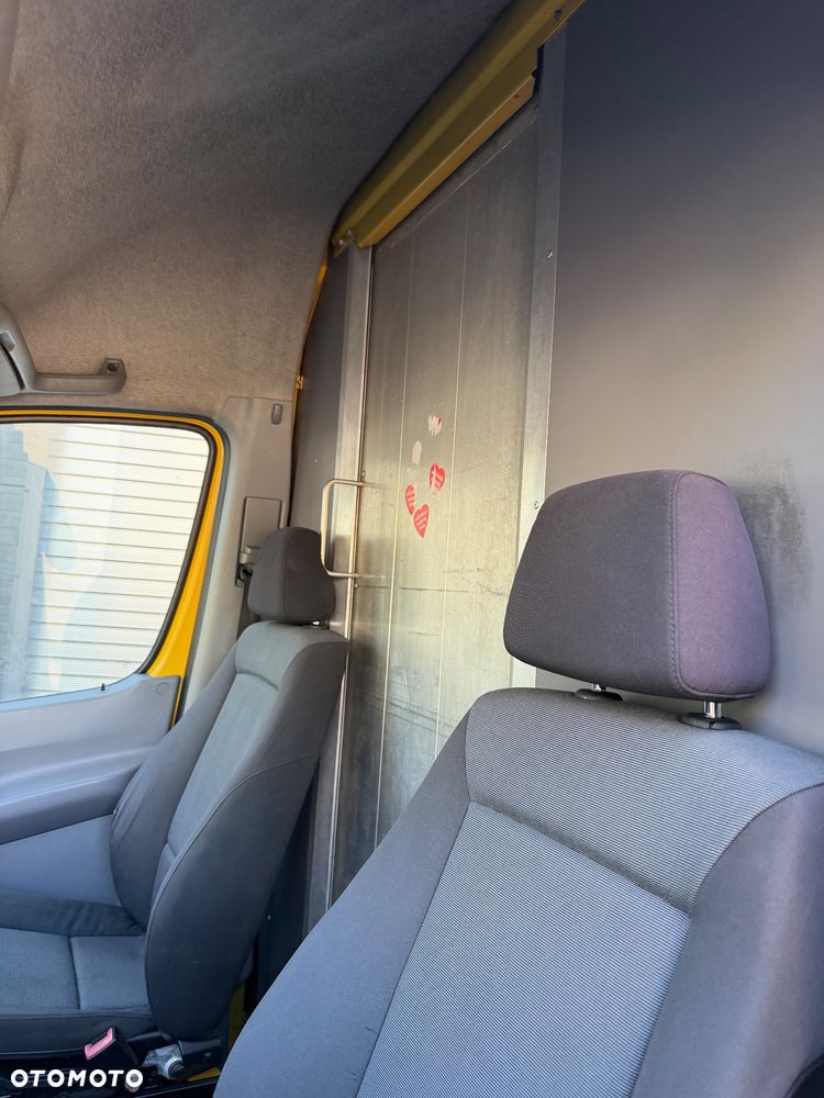 Mercedes-Benz Sprinter - 14