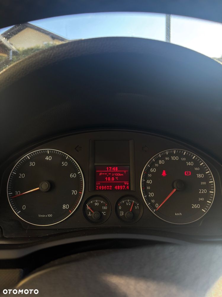 Volkswagen Golf 1.6 FSI Trendline - 16