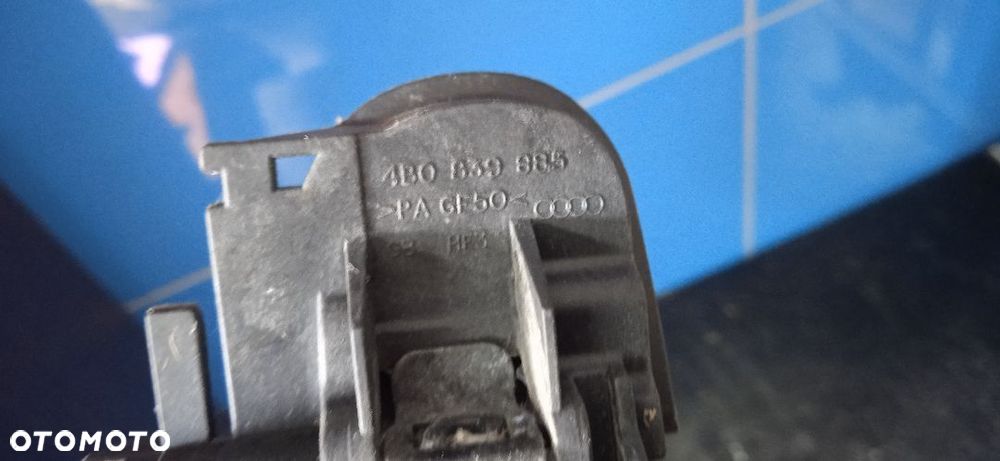 Klamka drzwi prawa przednia Audi A3 8P kod lak LY7W - 3