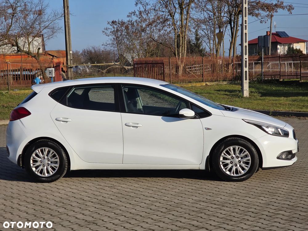 Kia Ceed 1.4 CVVT Fifa World Cup Edition - 4
