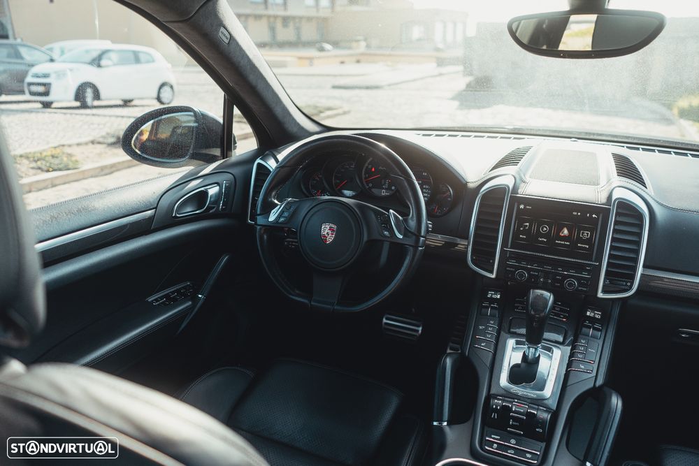 Porsche Cayenne Turbo - 35