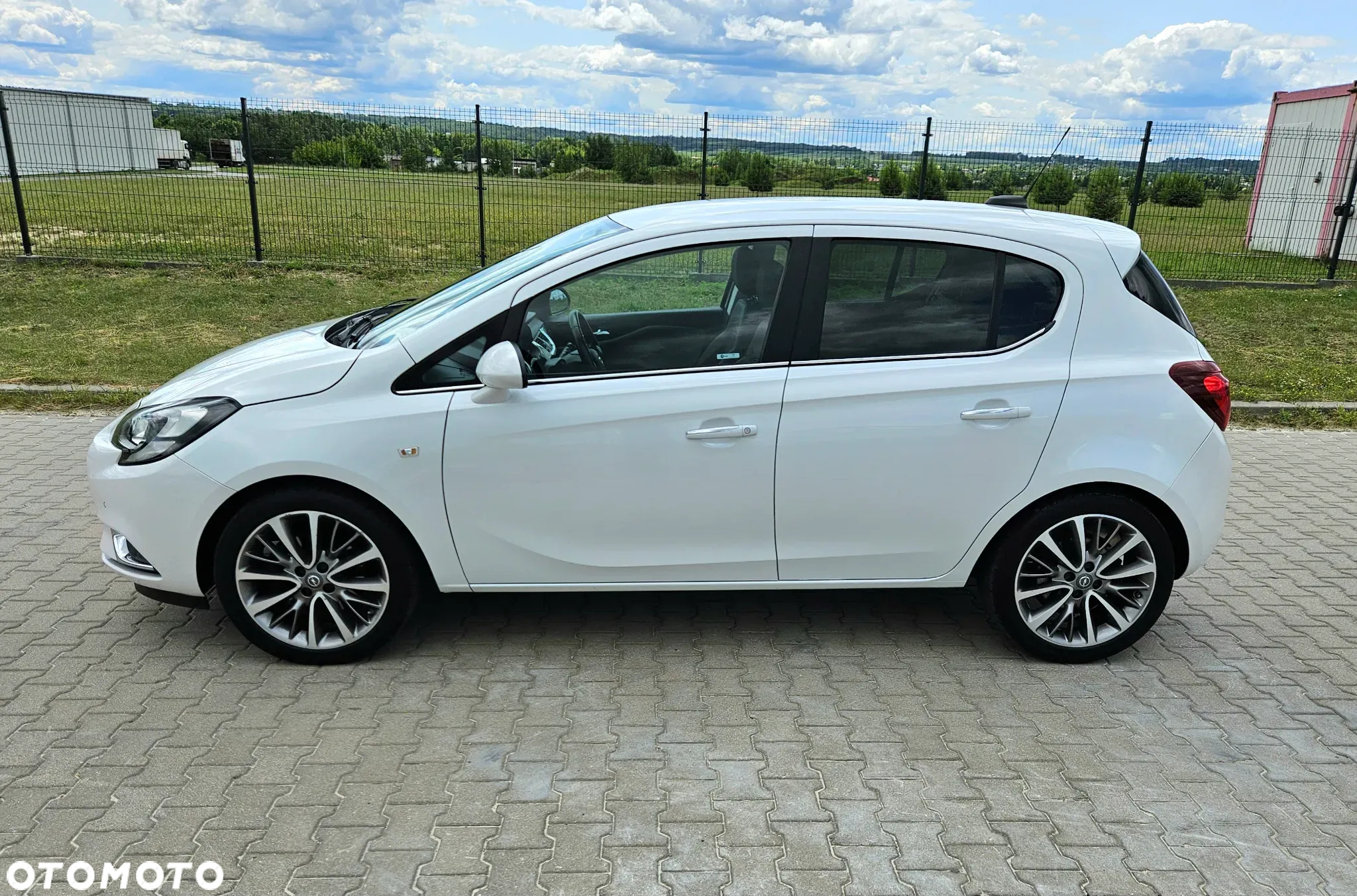 Opel Corsa 1.4 T Cosmo S&S - 11