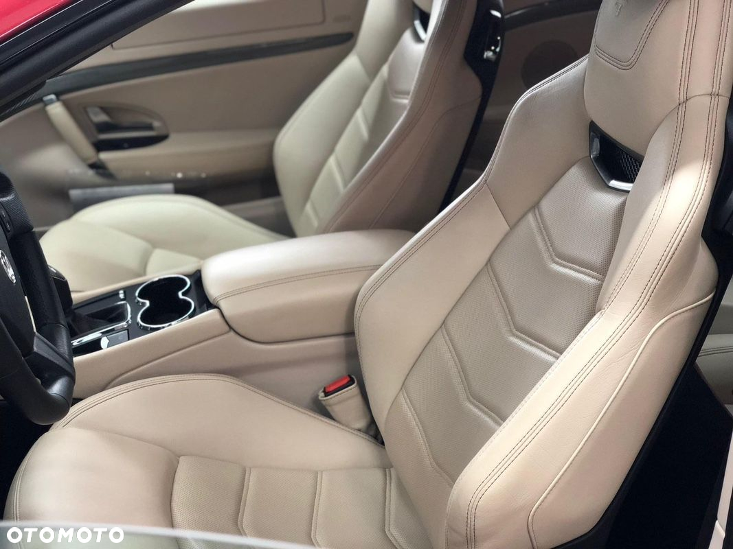 Maserati GranTurismo S Automat - 12