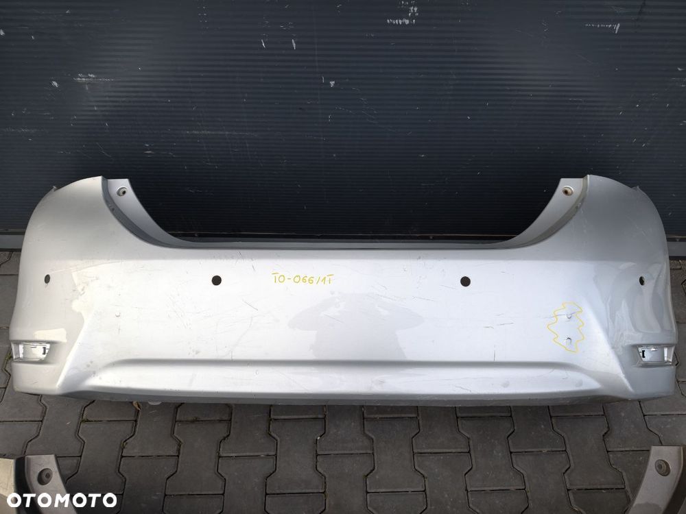 ORYGINALNY ZDERZAK TYLNI TOYOTA Corolla E16 / E18 - 20
