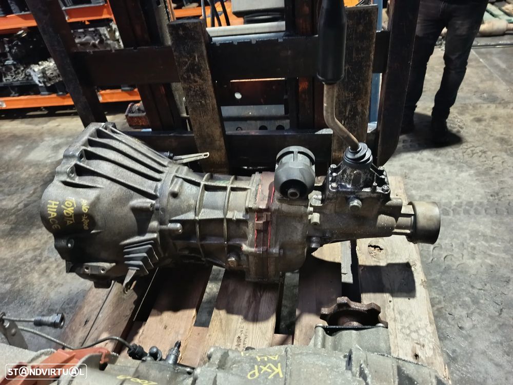 caixa velocidades Toyota Hiace motor 2L ano 2000 - 3