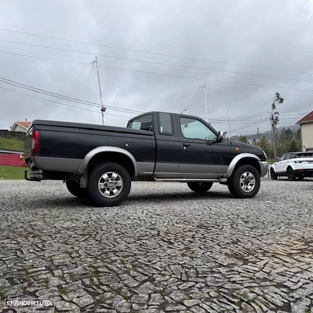 Nissan Navara 2.5 - 8