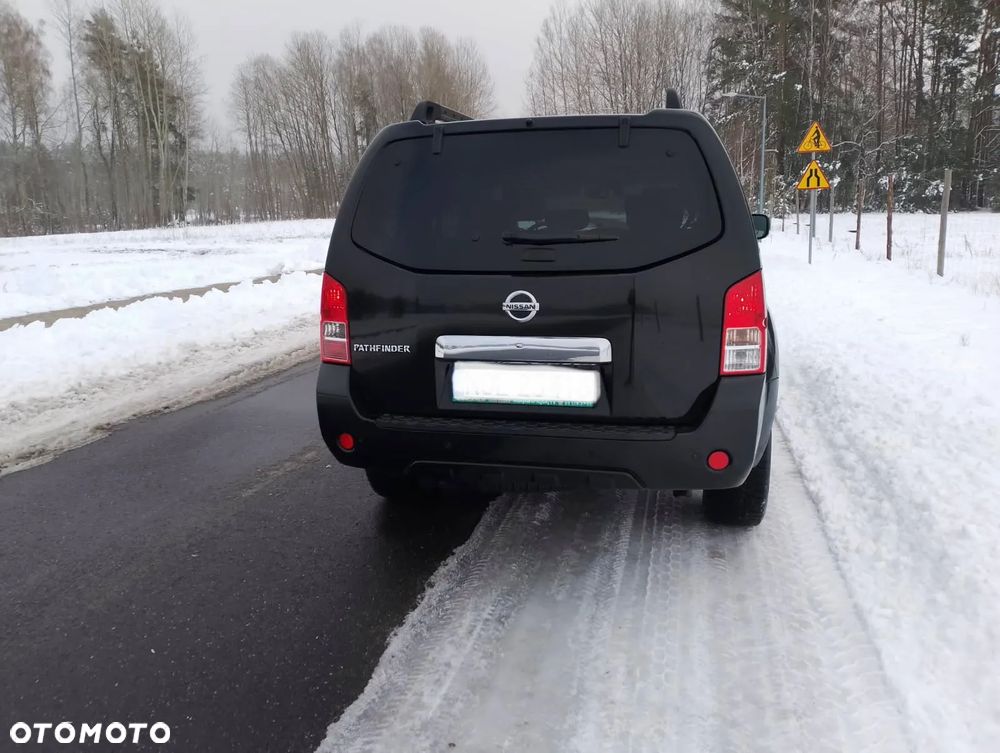 Nissan Pathfinder 2.5 D LE - 2