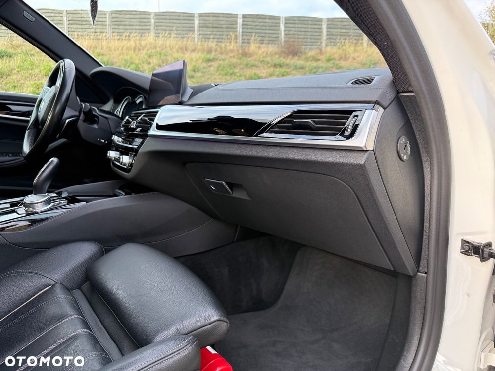 BMW Seria 5 540i GPF Luxury Line - 11