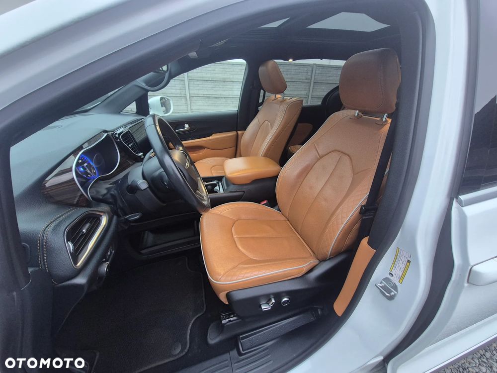 Chrysler Pacifica - 11