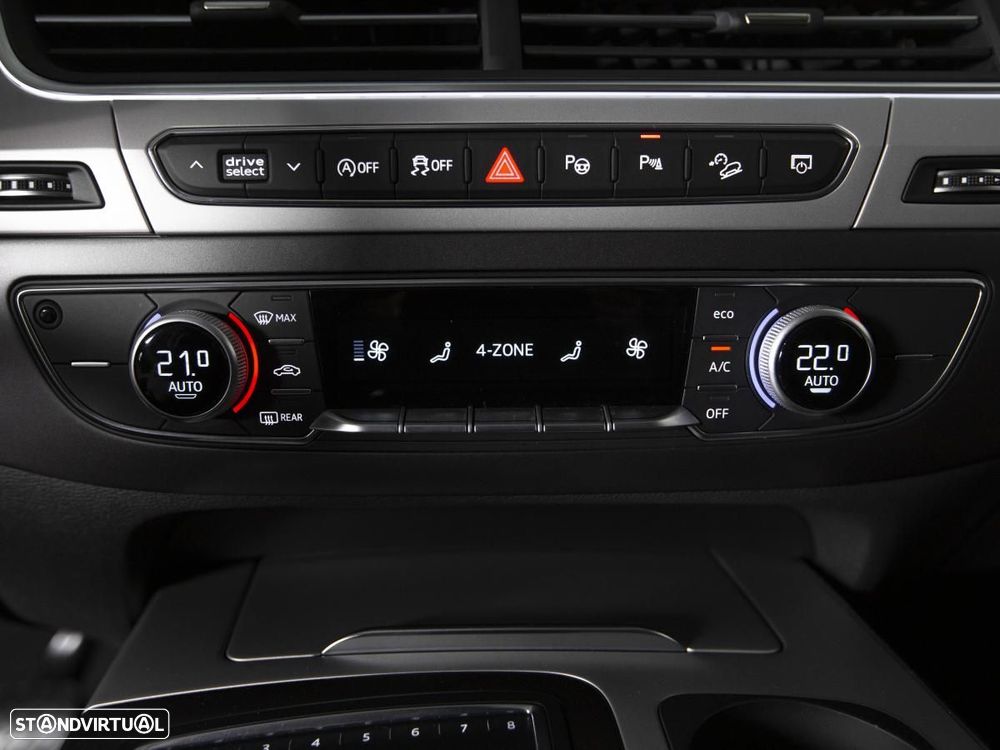 Audi Q7 3.0 TDI quattro S-line Tiptronic 7L - 34