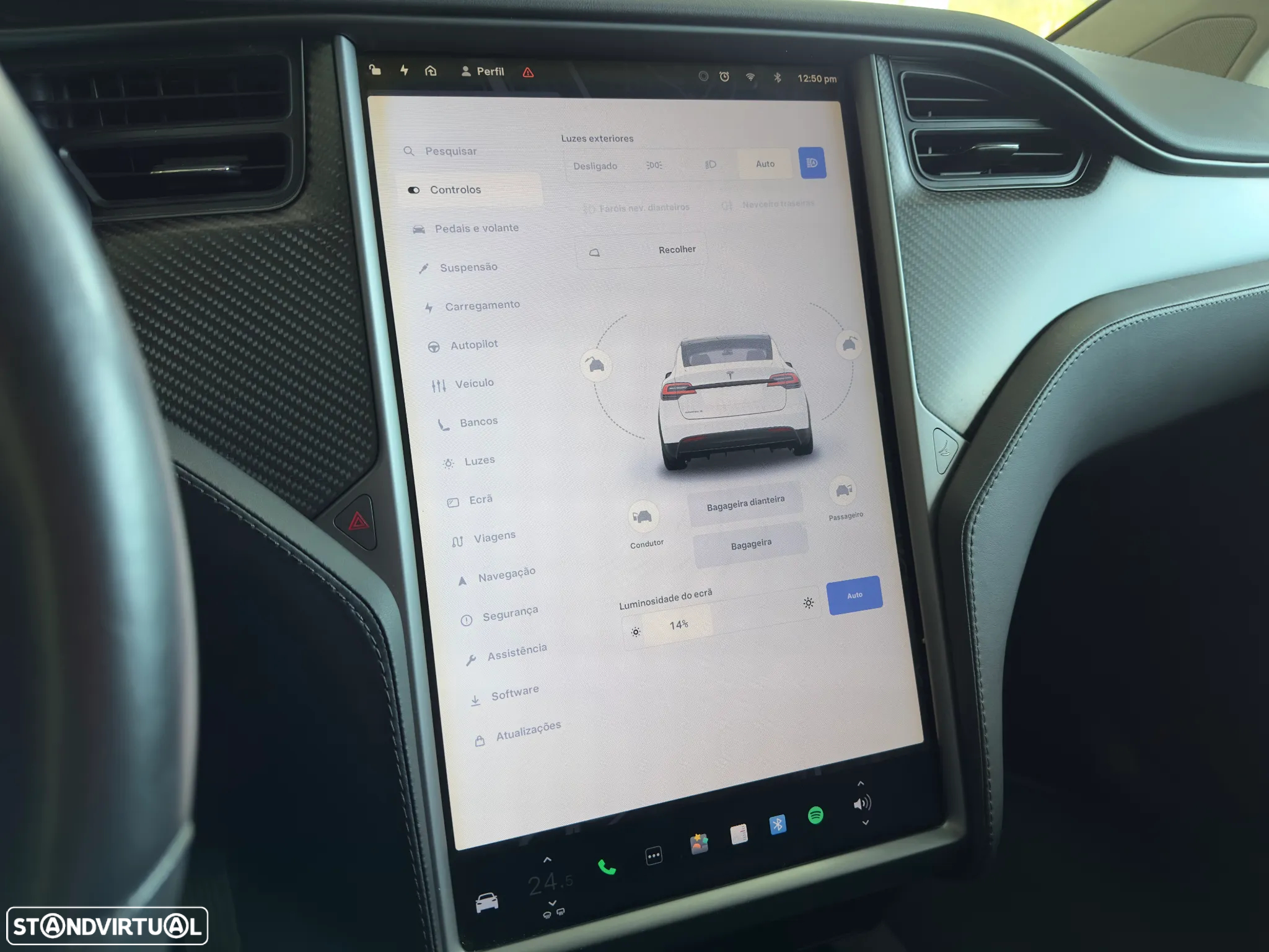 Tesla Model X - 15