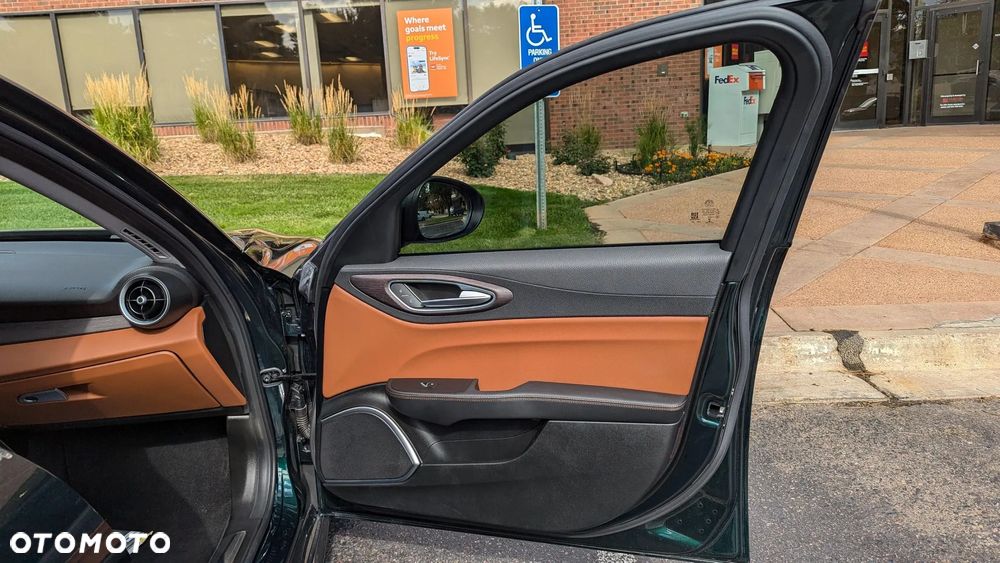 Alfa Romeo Giulia 2.0 Turbo 16V AT8 Veloce Ti - 16