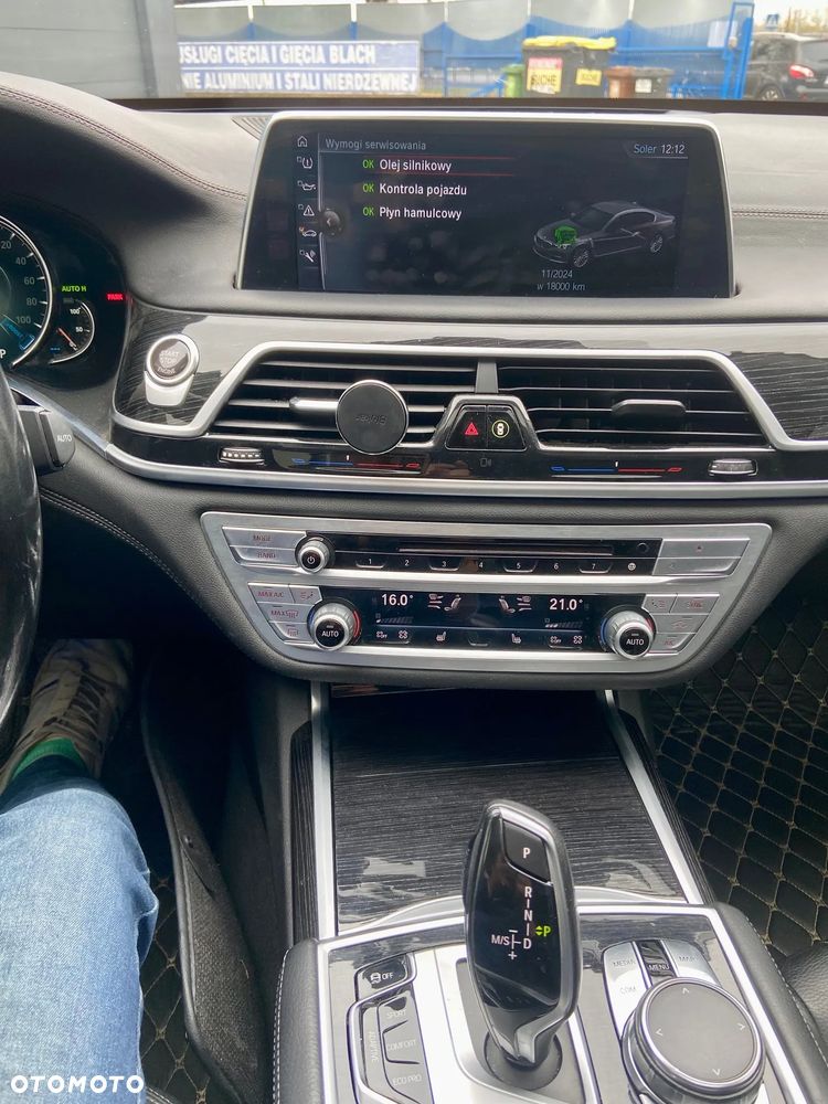 BMW Seria 7 740e iPerformance - 19
