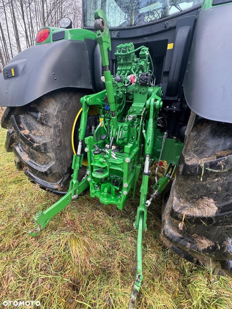 John Deere 6215R - 10