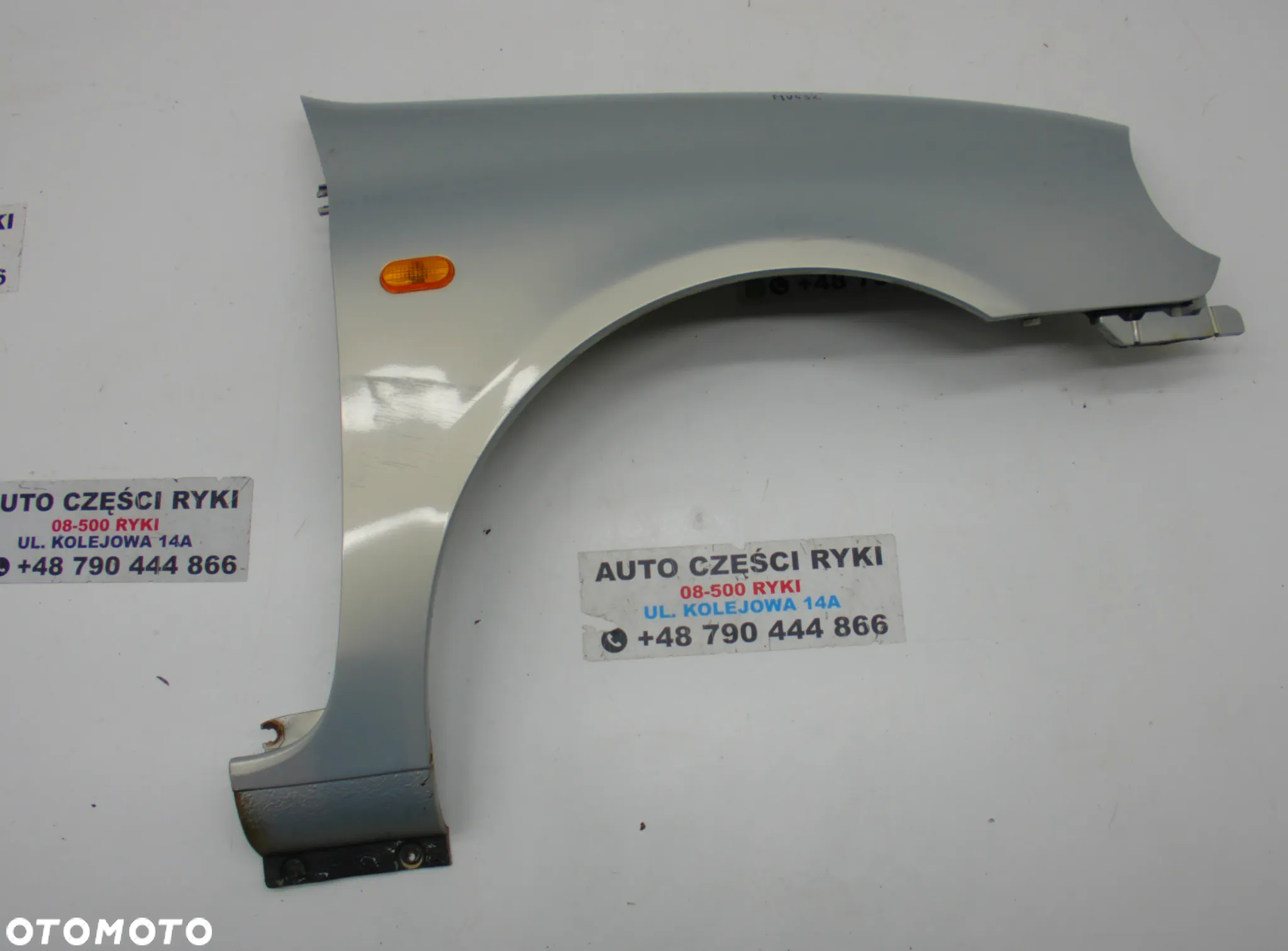 Renault Thalia I Błotnik przód prawy lewy srebrny MV632 - 7