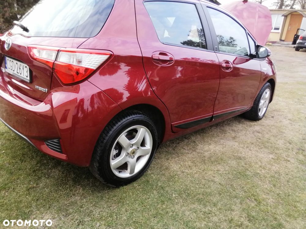 Toyota Yaris Hybrid 100 Premium - 11