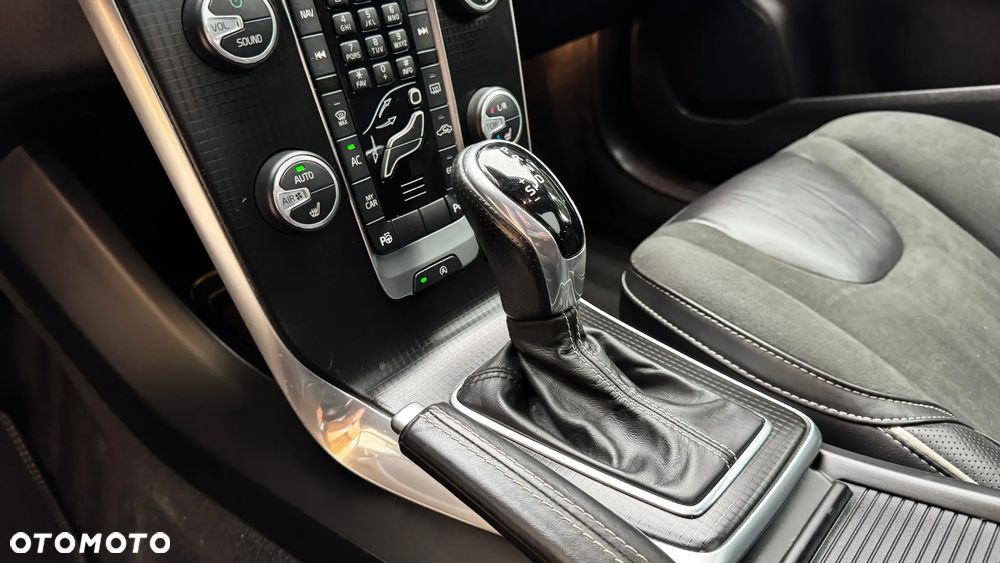 Volvo V40 ver-t3-r-design - 23