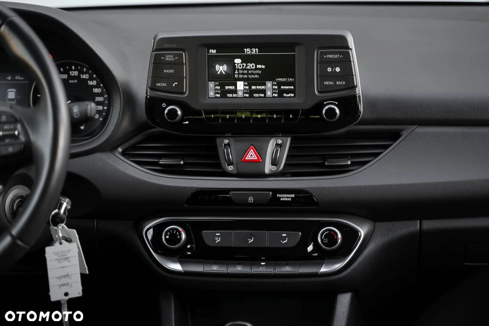 Hyundai i30 1.4 Premiere Comfort - 27