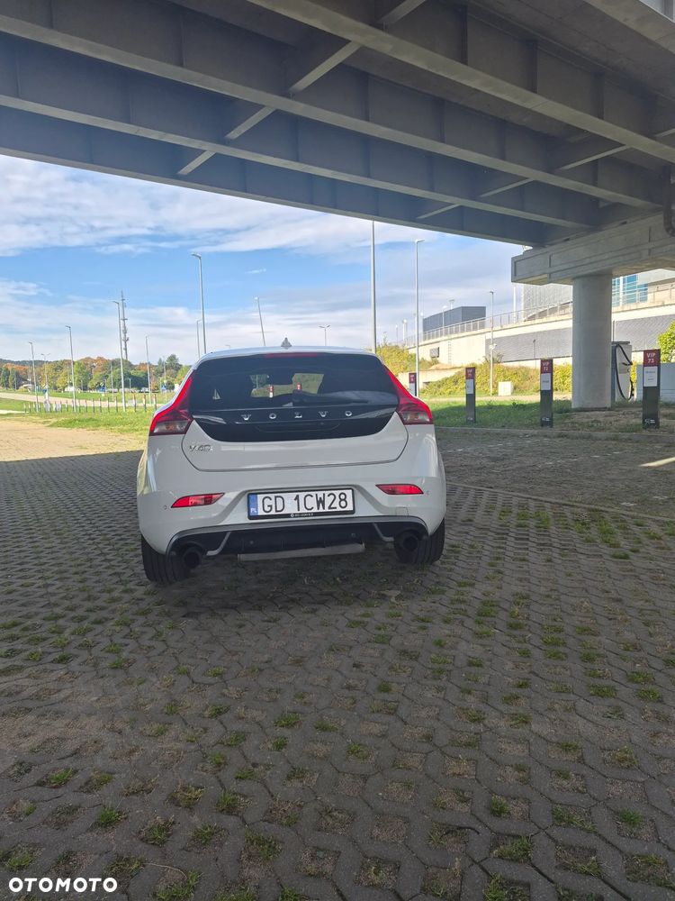 Volvo V40 D2 R-Design - 6