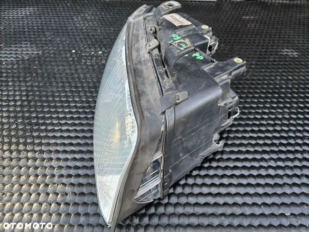 Reflektor Lampa Xenon D1S Przód Przednia PRAWA Valeo Europa Audi A4 B6 - 10