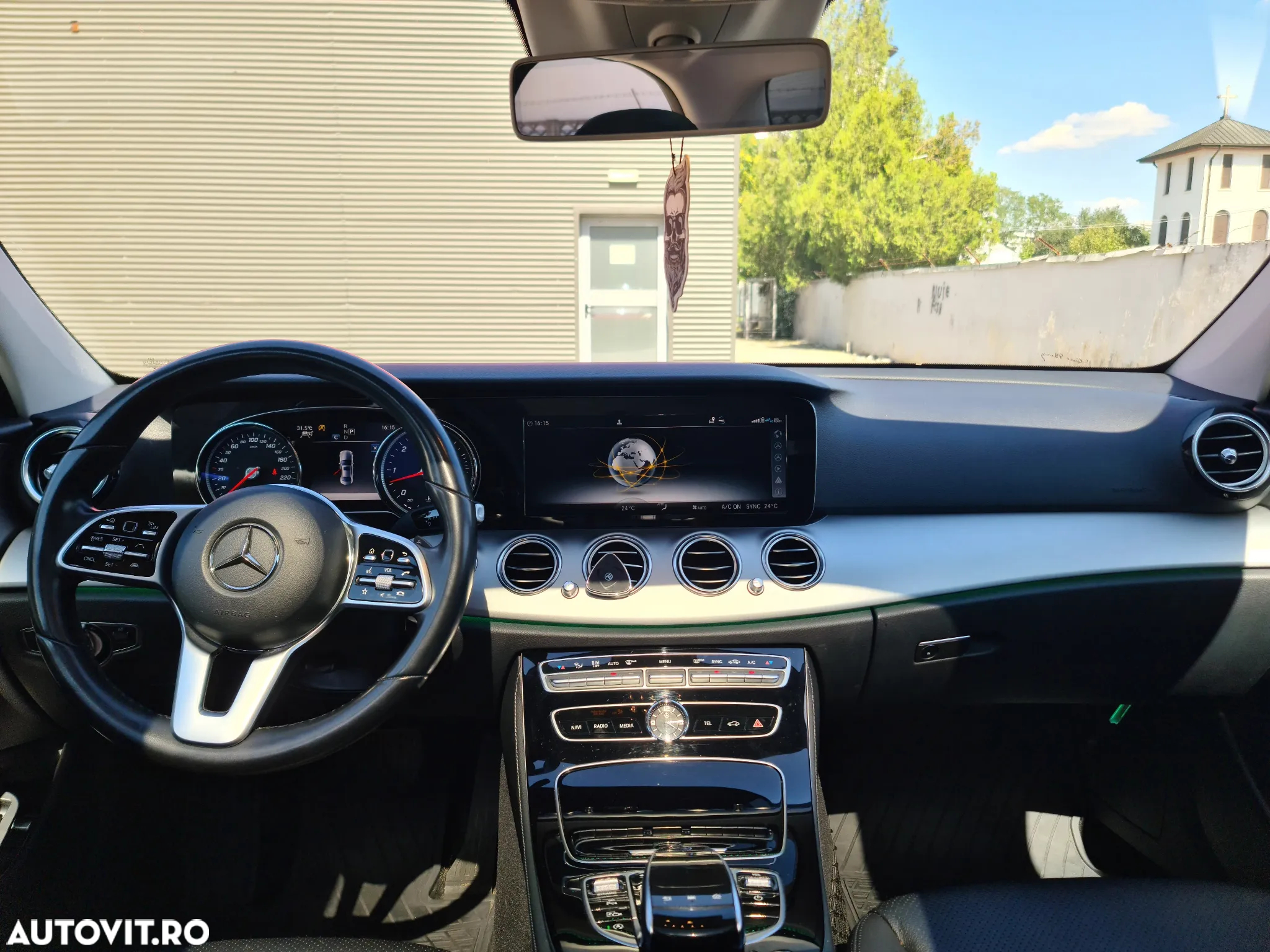 Mercedes-Benz E - 10