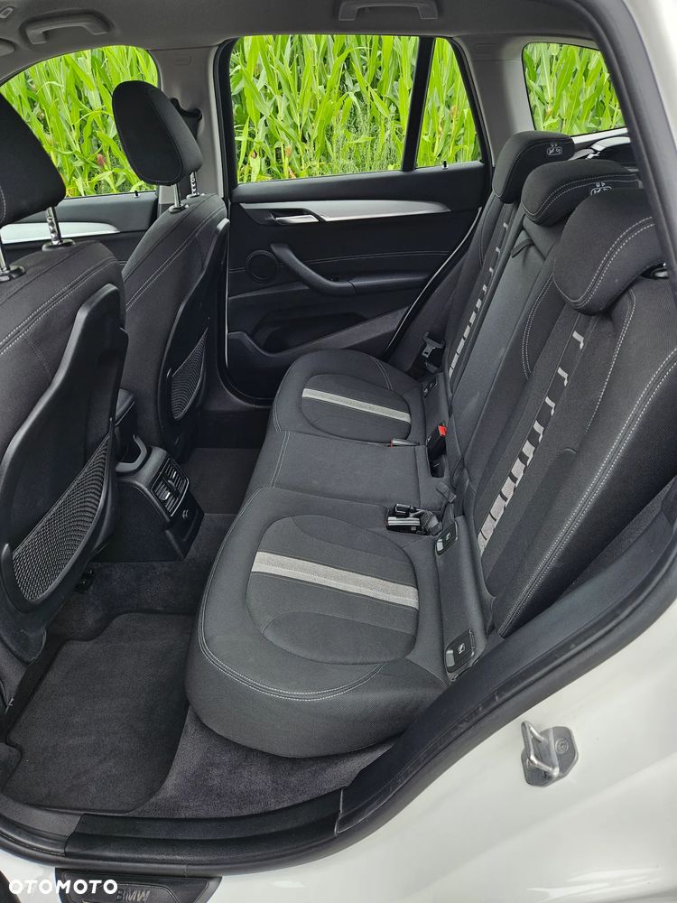 BMW X1 sDrive18i - 11