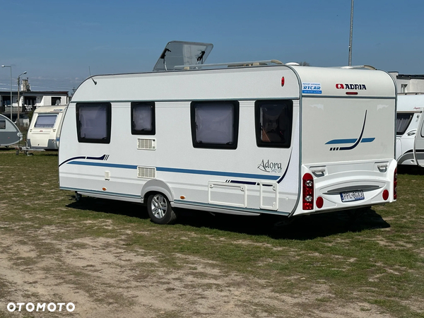Adria ADORA 542 UT z napędem, nową markizą i dużą łazienką.