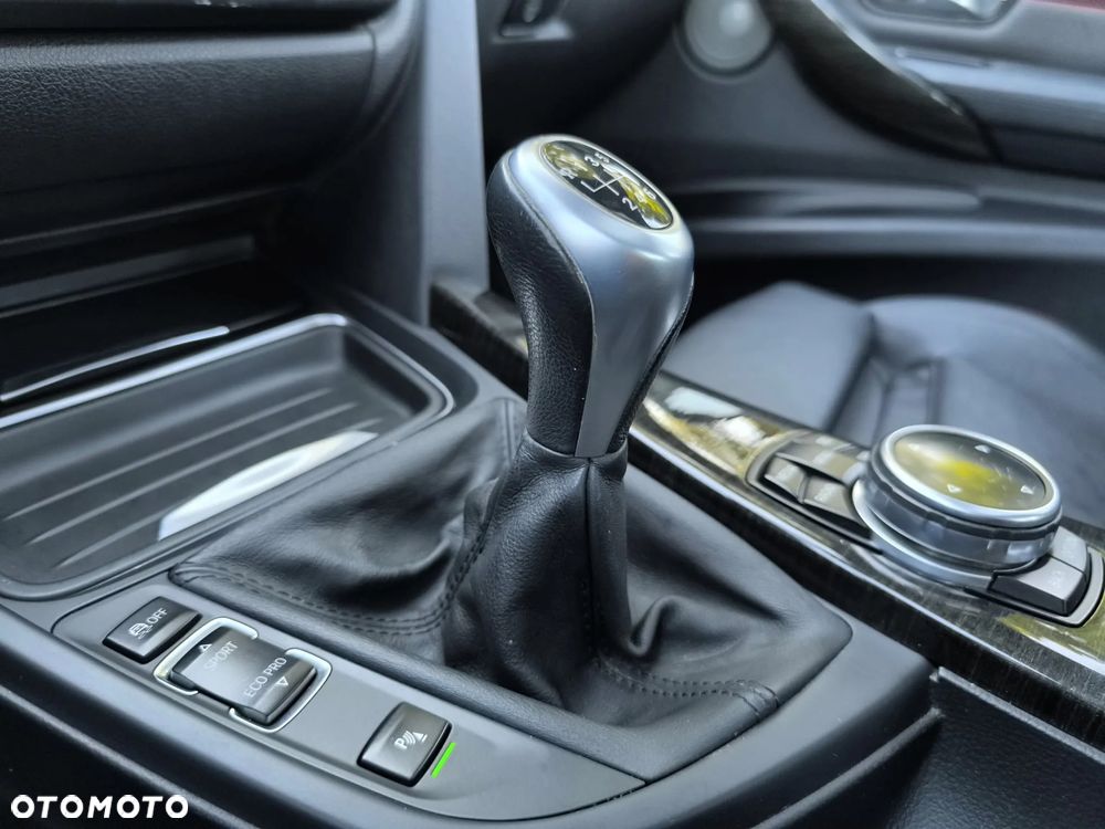 BMW Seria 3 335i xDrive Edition Sport - 25