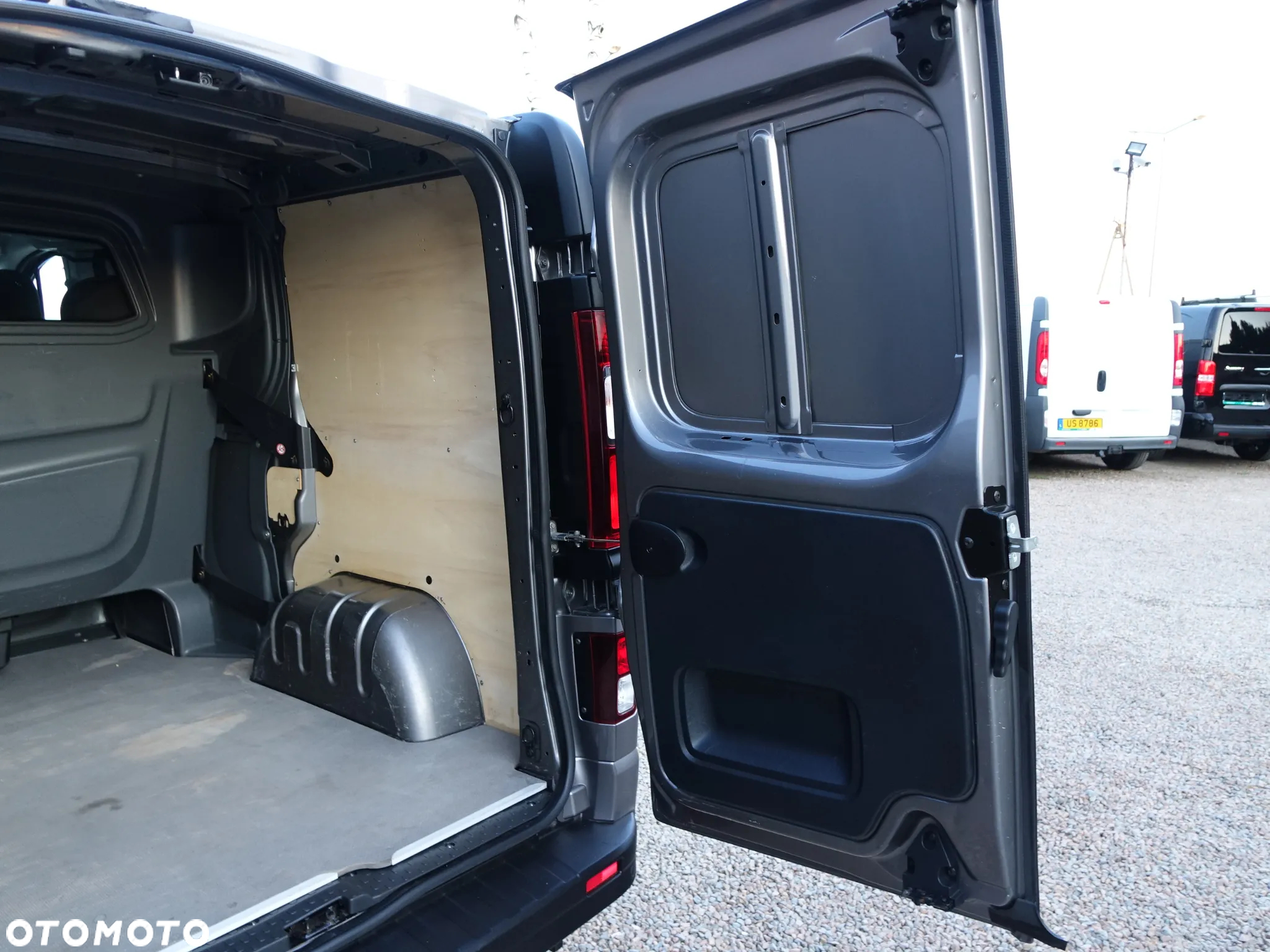 Opel Vivaro 6-osobowy brygadówka L1H1 - 20