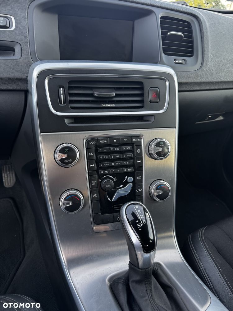 Volvo V60 D4 Momentum - 8