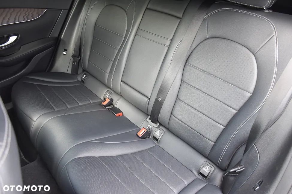 Mercedes-Benz GLC 300 Coupe 4Matic 9G-TRONIC AMG Line - 38