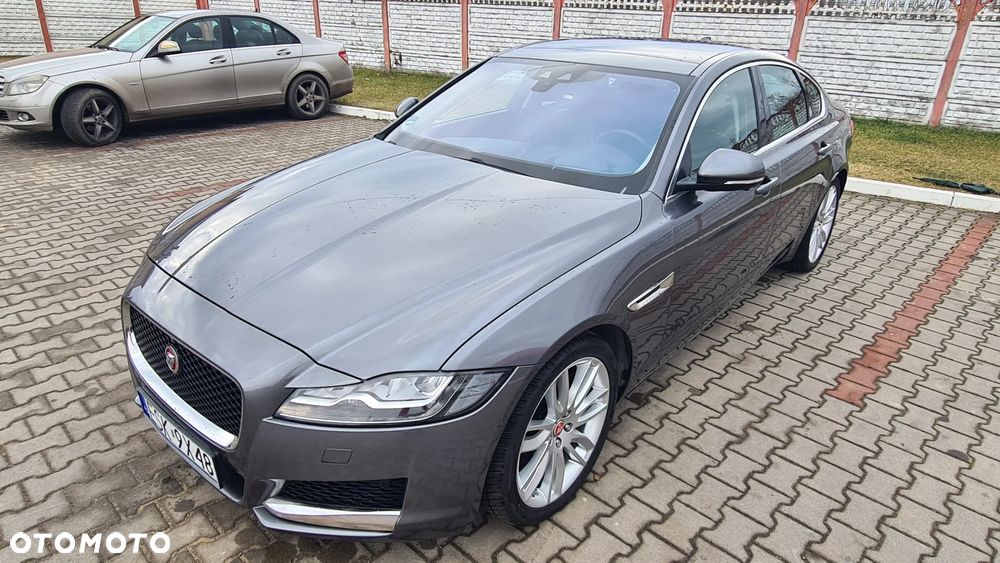 Jaguar XF 20d Portfolio - 20