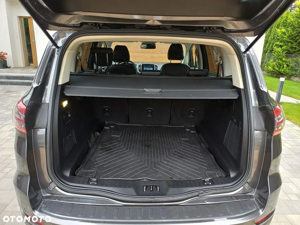 Ford S-Max - 13
