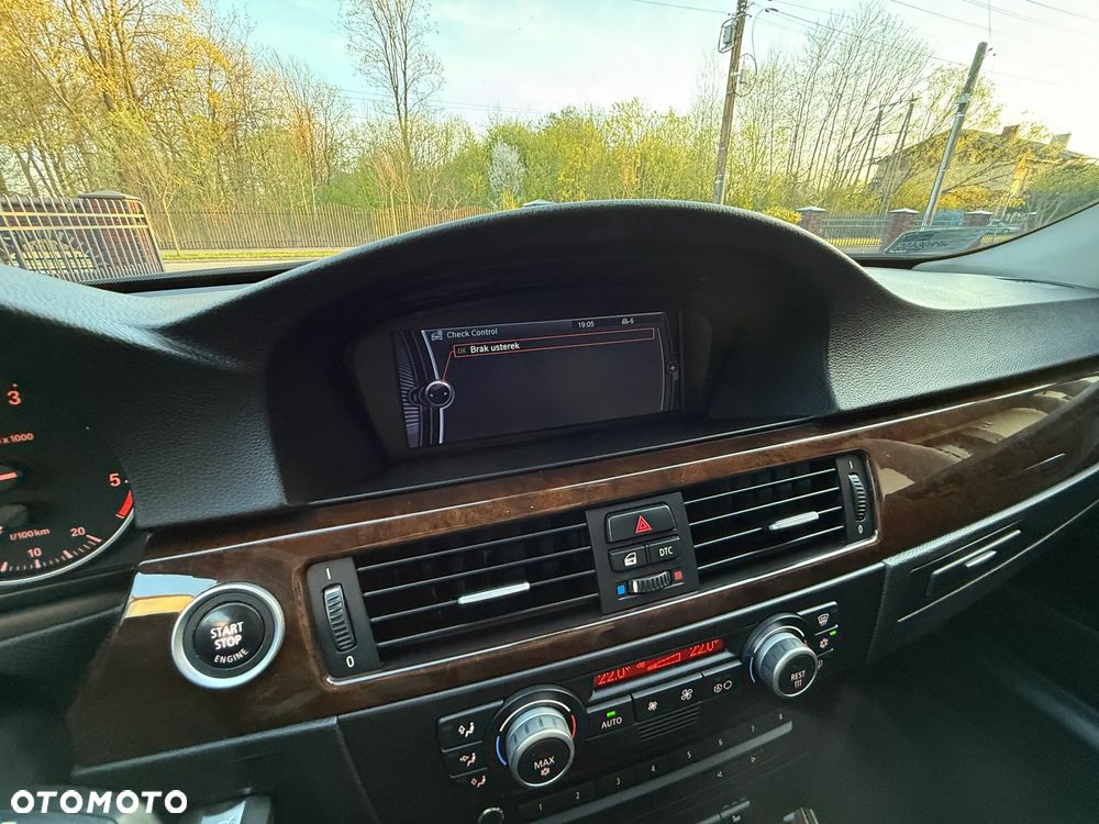 BMW Seria 3 320d xDrive DPF - 39