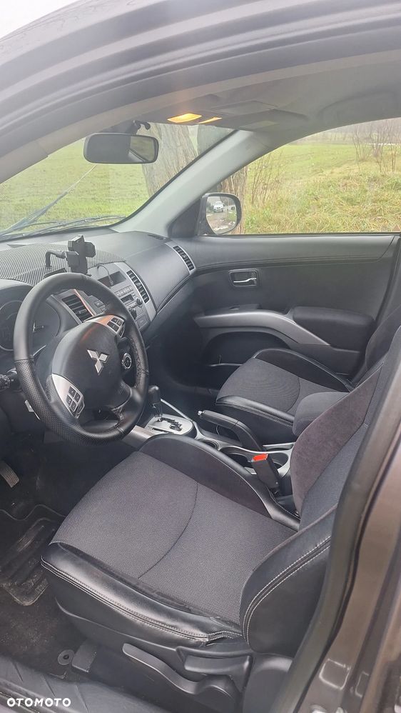 Mitsubishi Outlander 2.0 Intense + 2WD CVT - 7