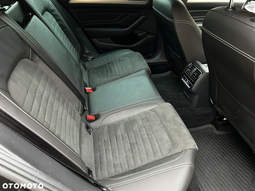 Volkswagen Passat Variant 2.0 TDI SCR DSG 4Motion Elegance - 18