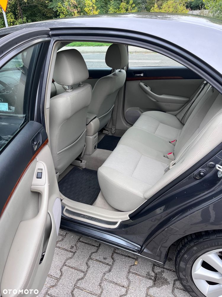 Toyota Avensis 2.2 D-4D Prestige NAVI - 9