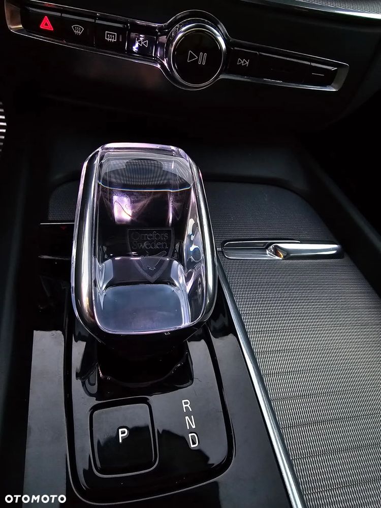 Volvo XC 60 T6 Plug-In Hybrid AWD R-Design - 24