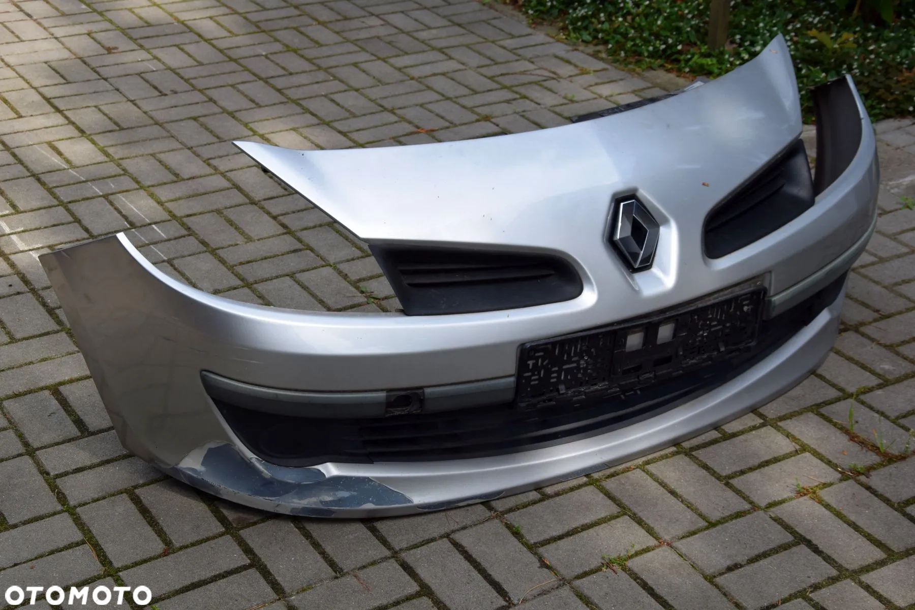 Renault Clio III 3 Zderzak przód przedni srebrny TED69 185 kompletny - 2